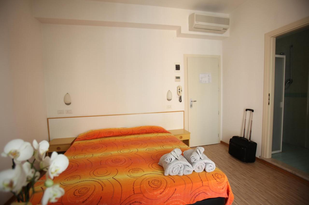 Standard Double or Twin Room,1287471049:JPEG